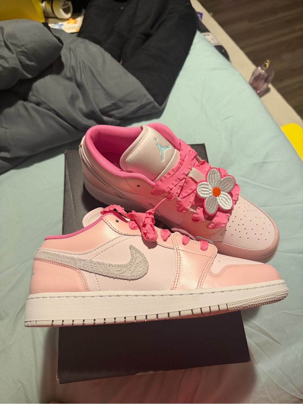 Nike Kids Pink Low-Top Sneakers with Daisy Accent